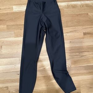 NWOT Alo Yoga 7/8 Highwaist Airlift Legging anthracite sz small